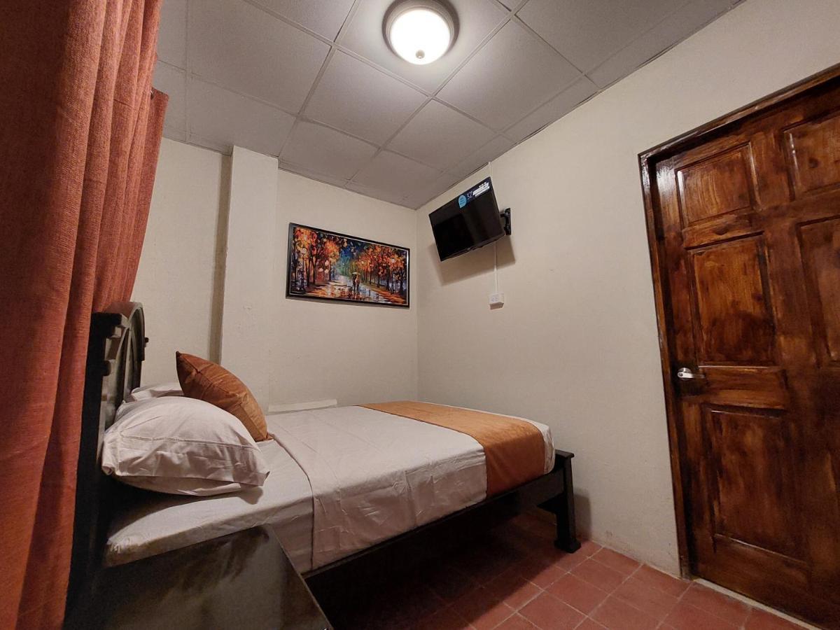 Hospedaje Los Lirios Chitré Kültér fotó