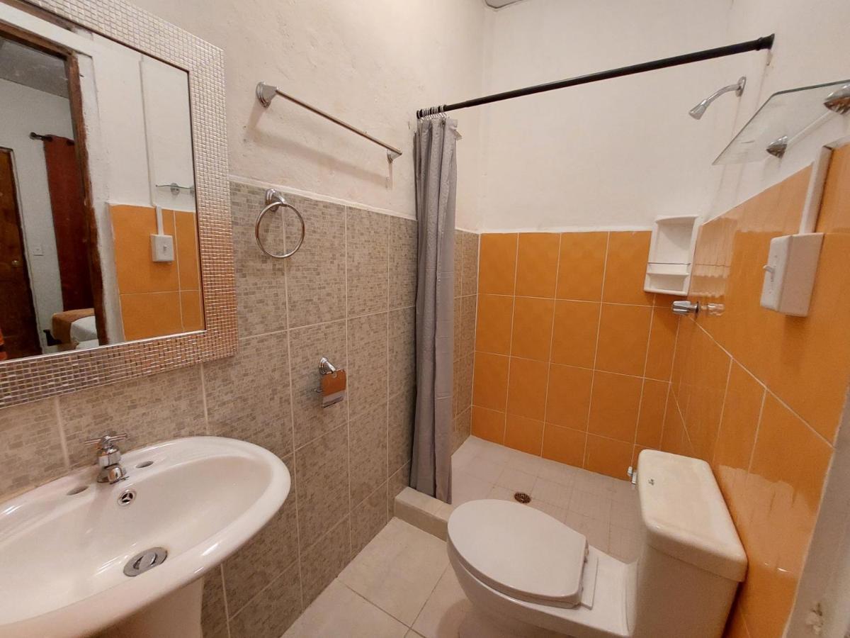 Hospedaje Los Lirios Chitré Kültér fotó